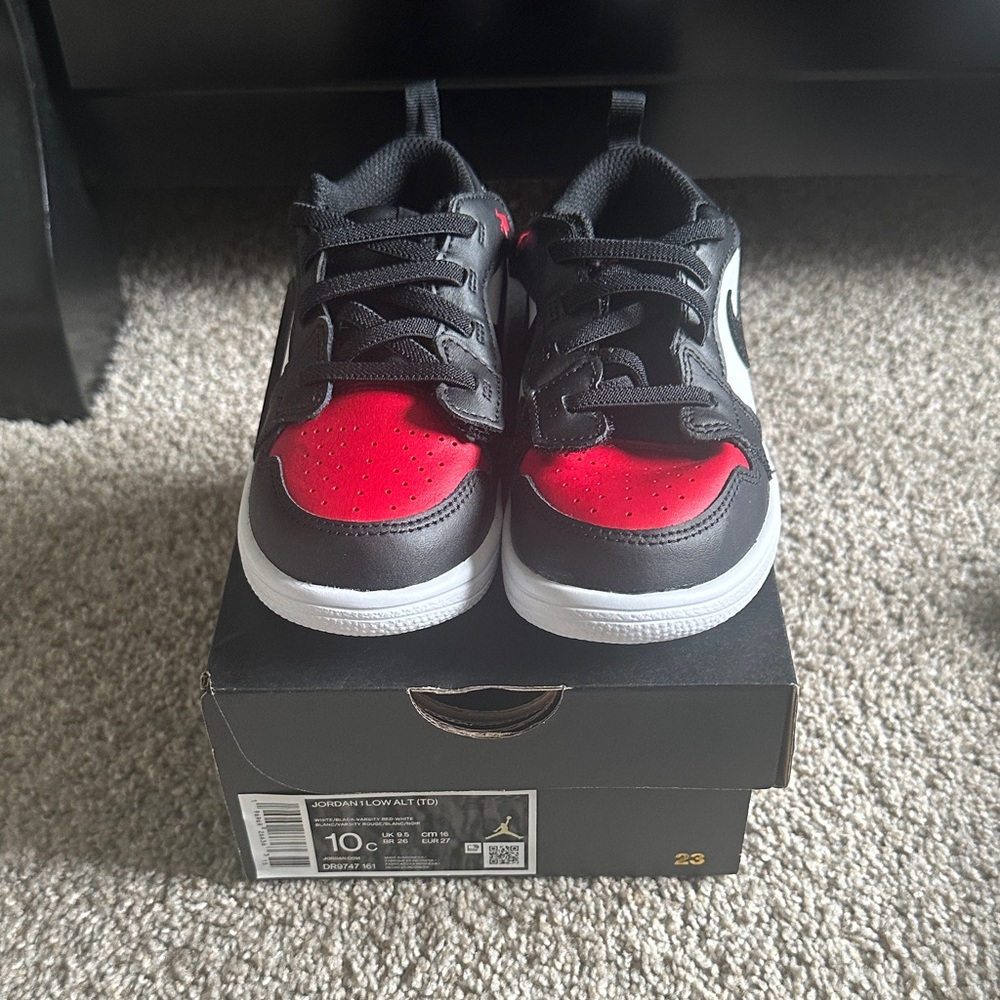 Jordan 1 low alt  Black and Red Sneakers